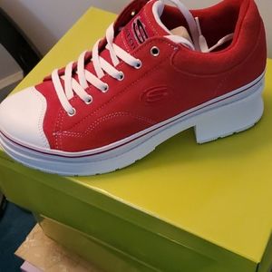 Sketchers heel sneaker BRAND NEW TAGS